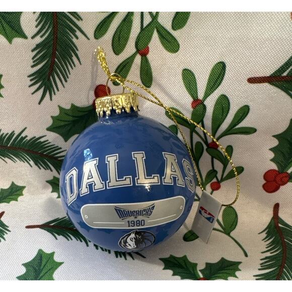 NBA Dallas Mavericks Vintage 1980 Glass Christmas Ball Ornament In Original Box - Picture 2 of 16